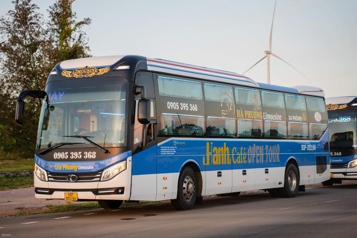 Hanh Cafe Bus