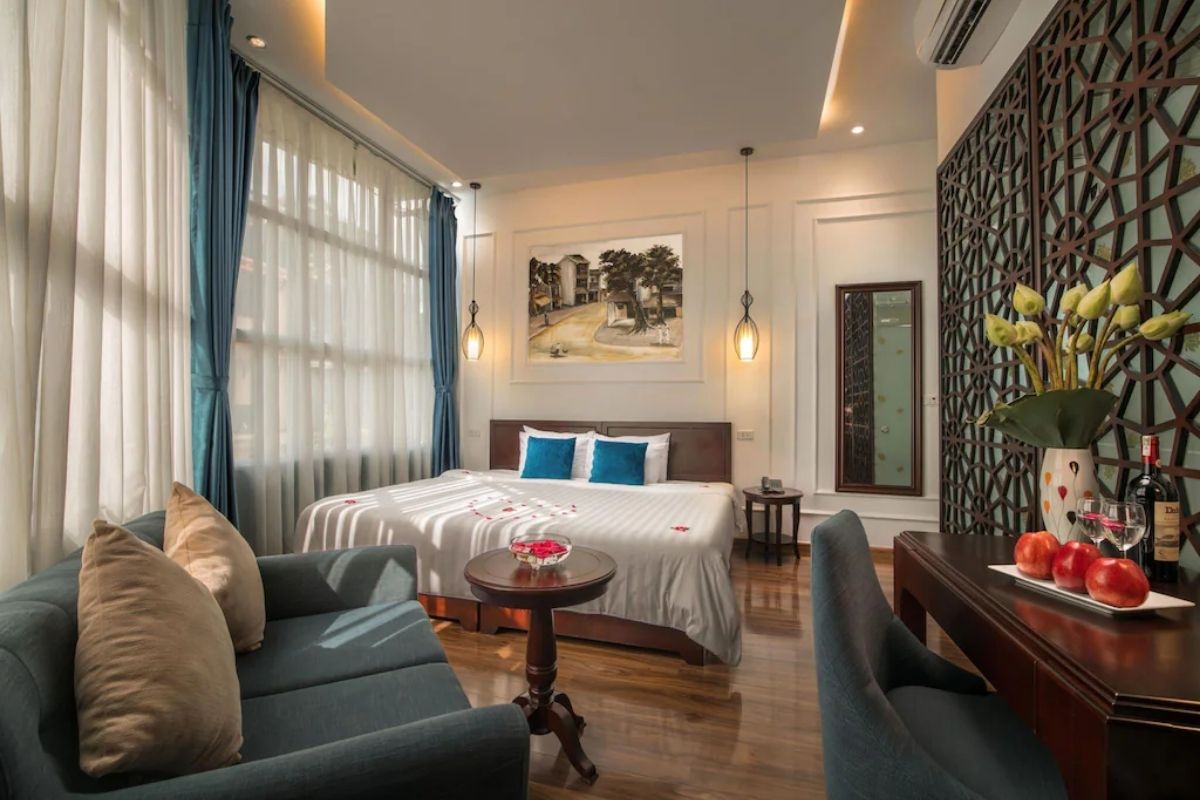 Premium Balcony Room at Hanoi Chic Boutique Hotel 