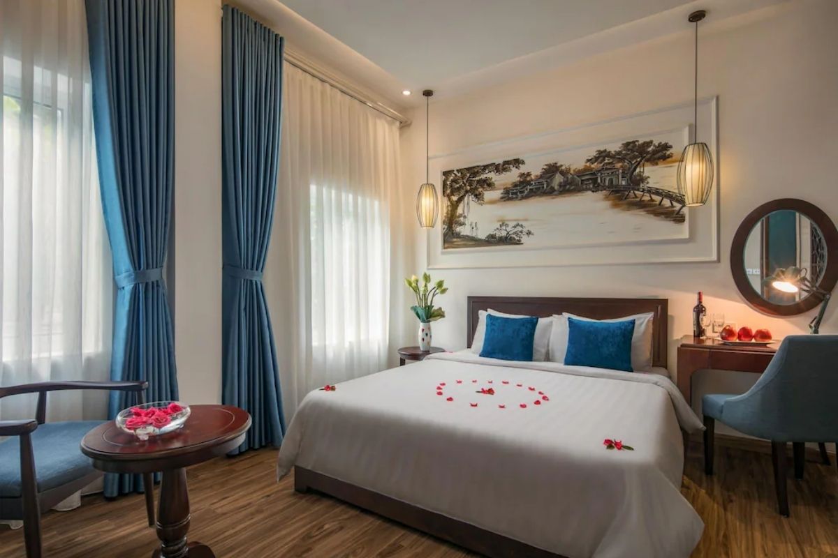 Deluxe Room with Window at Hanoi Chic Boutique Hotel 