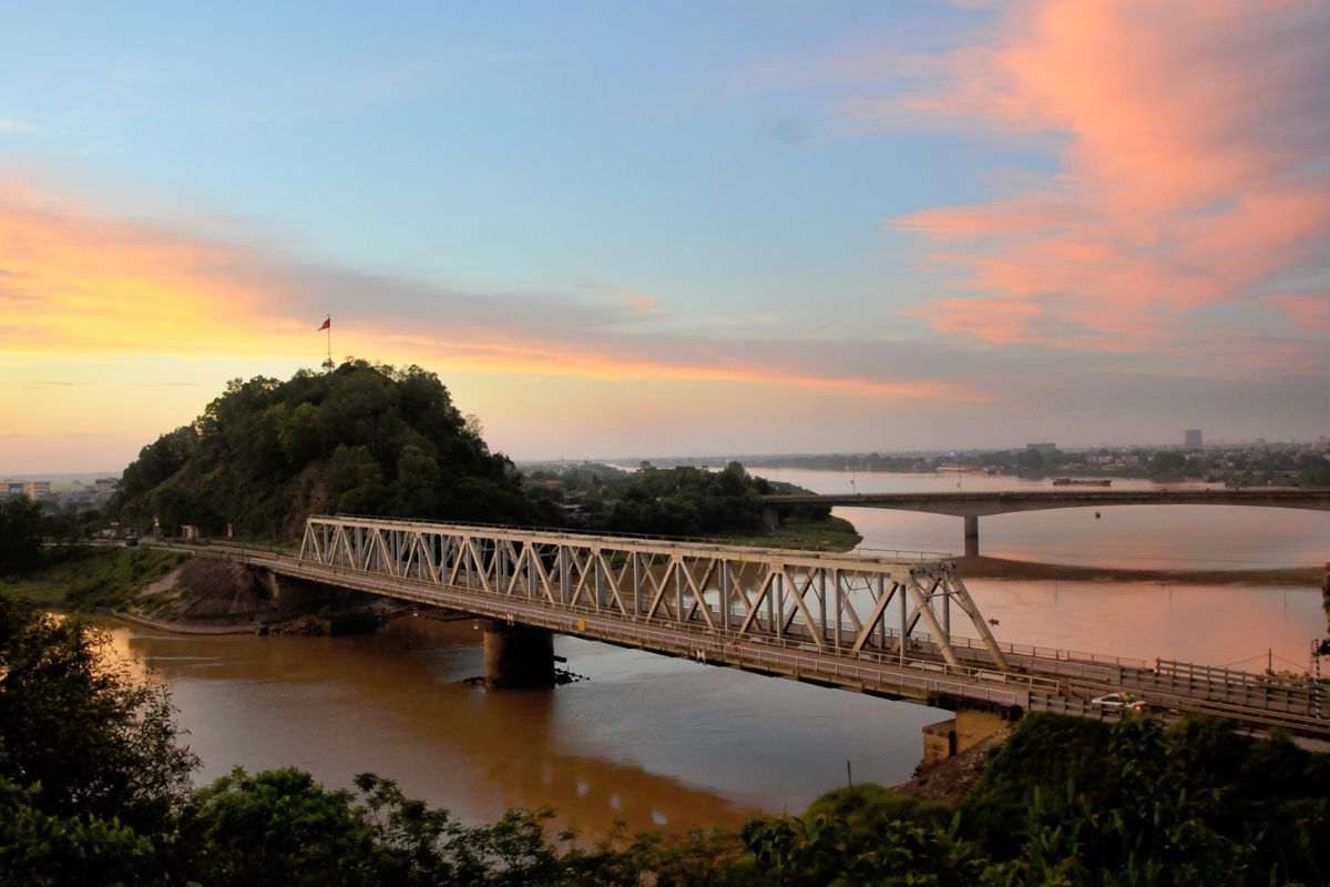 Ham Rong Bridge & Mountain