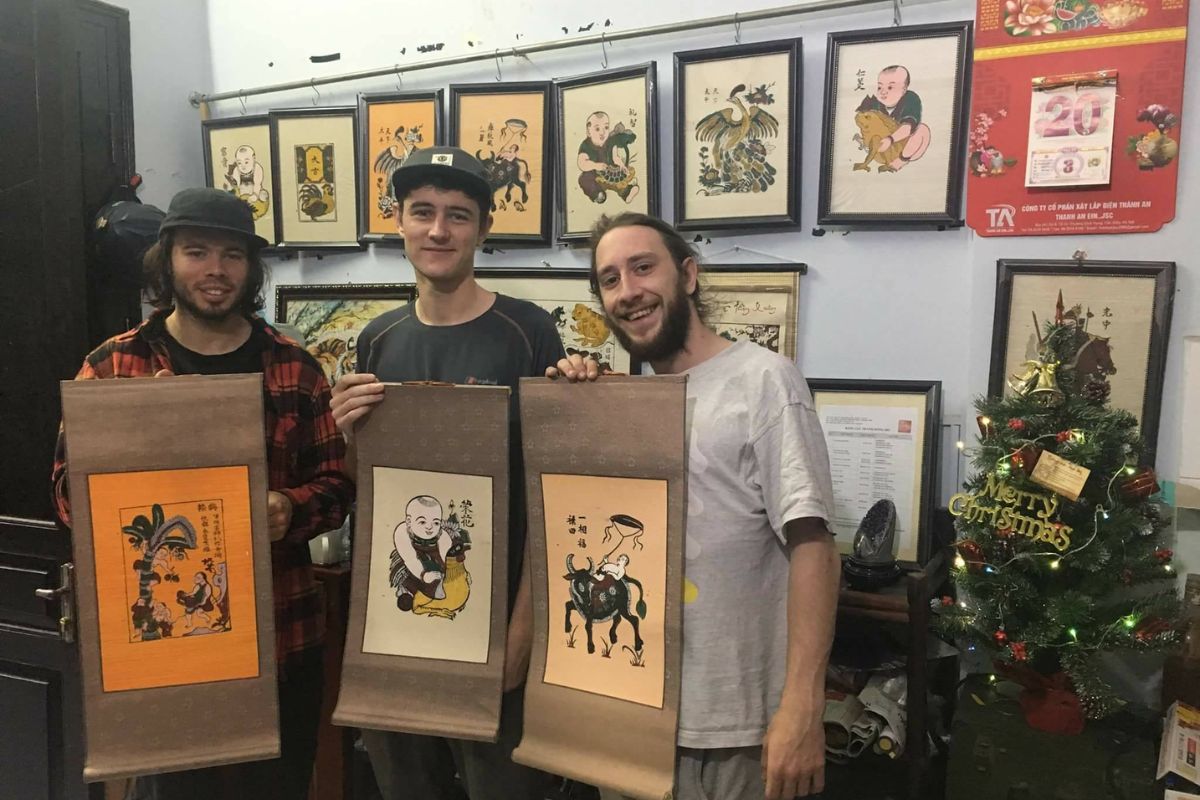 Things to buy in vietnam ho chi minh: Dong Ho prints