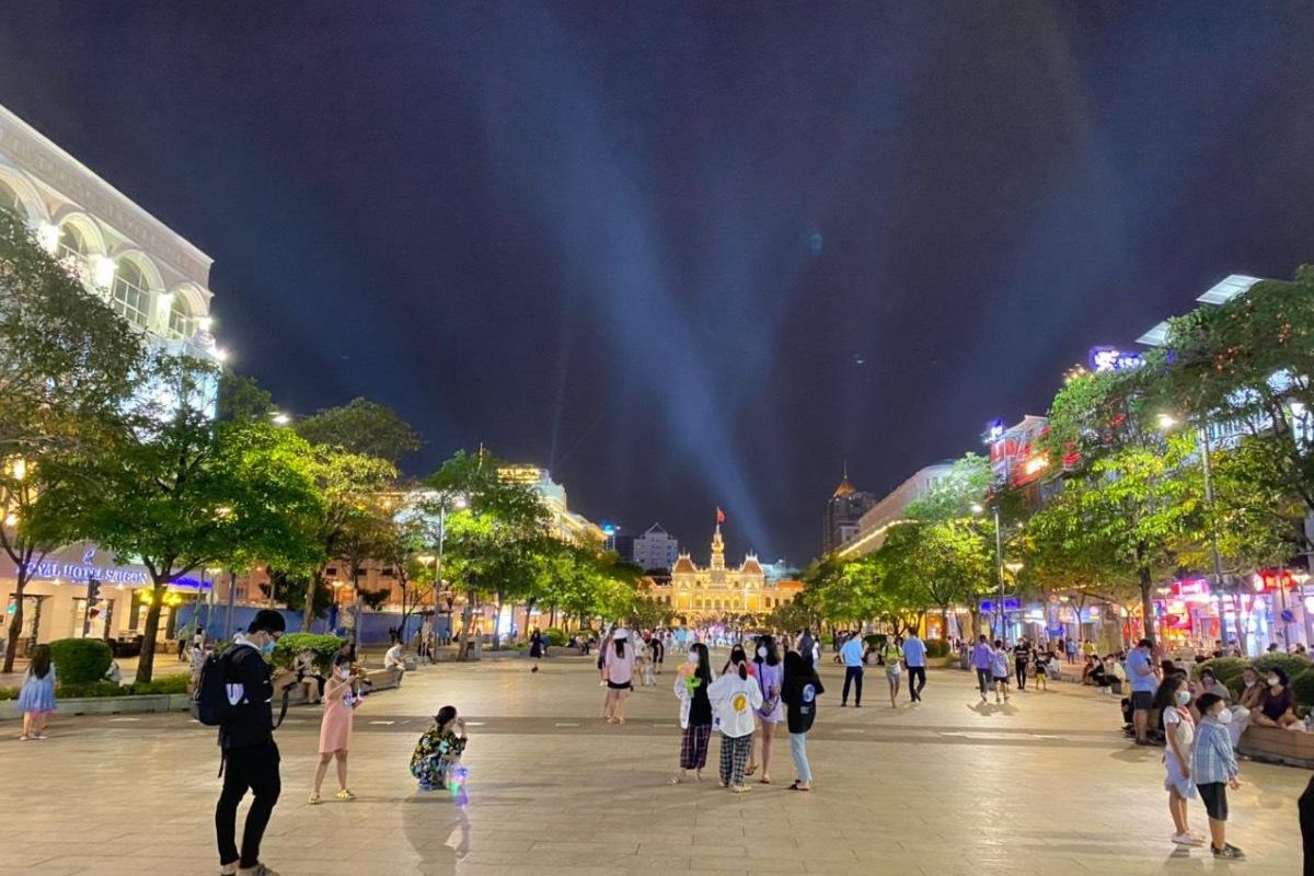 Walk along Nguyen Hue Walking Street