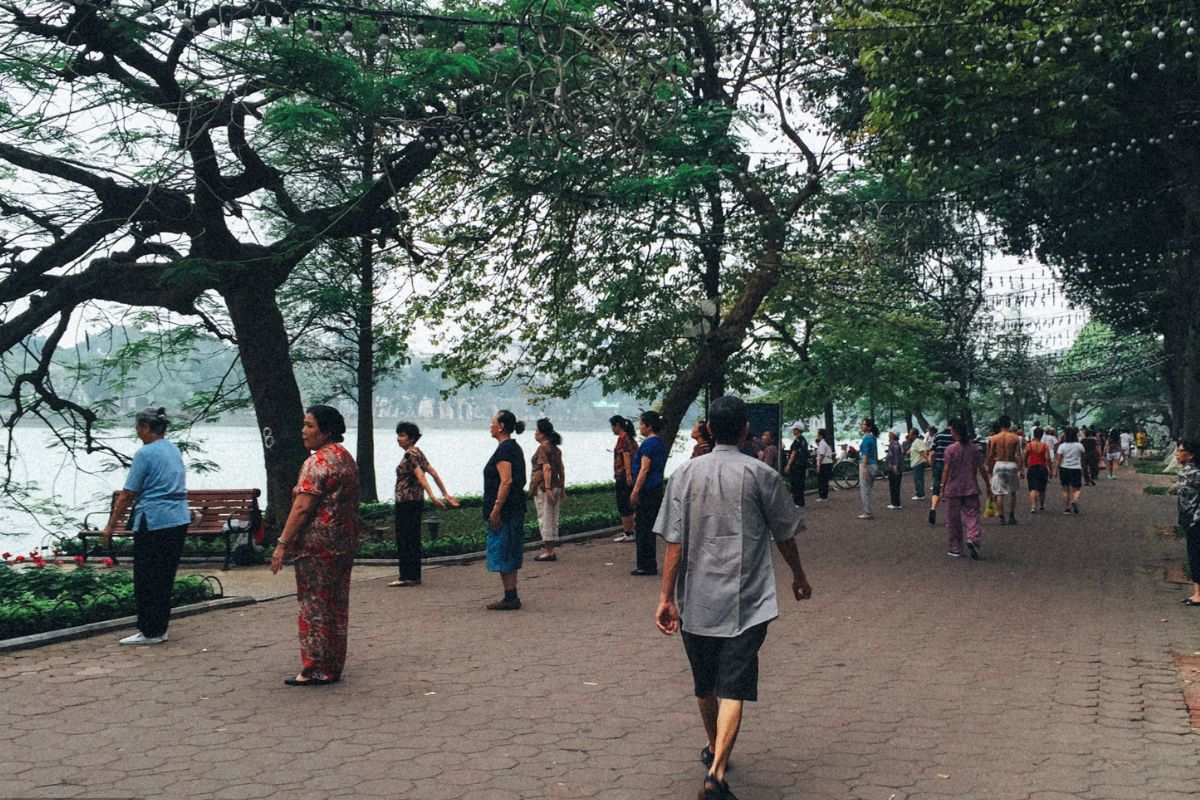 Walk Around Hoan Kiem Lake