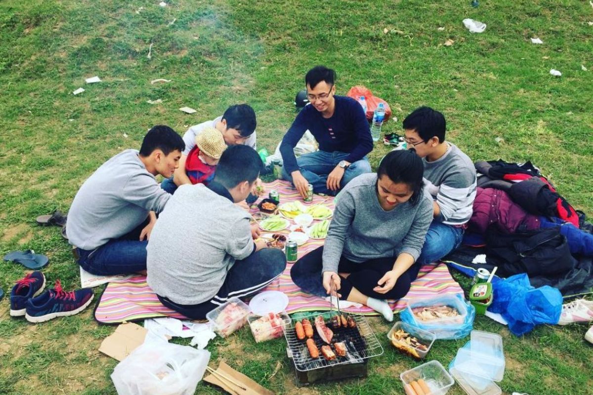 Picnic at Botanical Garden — relaxing thing to do in Ha Noi