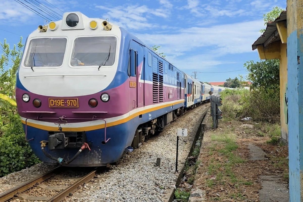 Train SE10 from Nha Trang → Hue