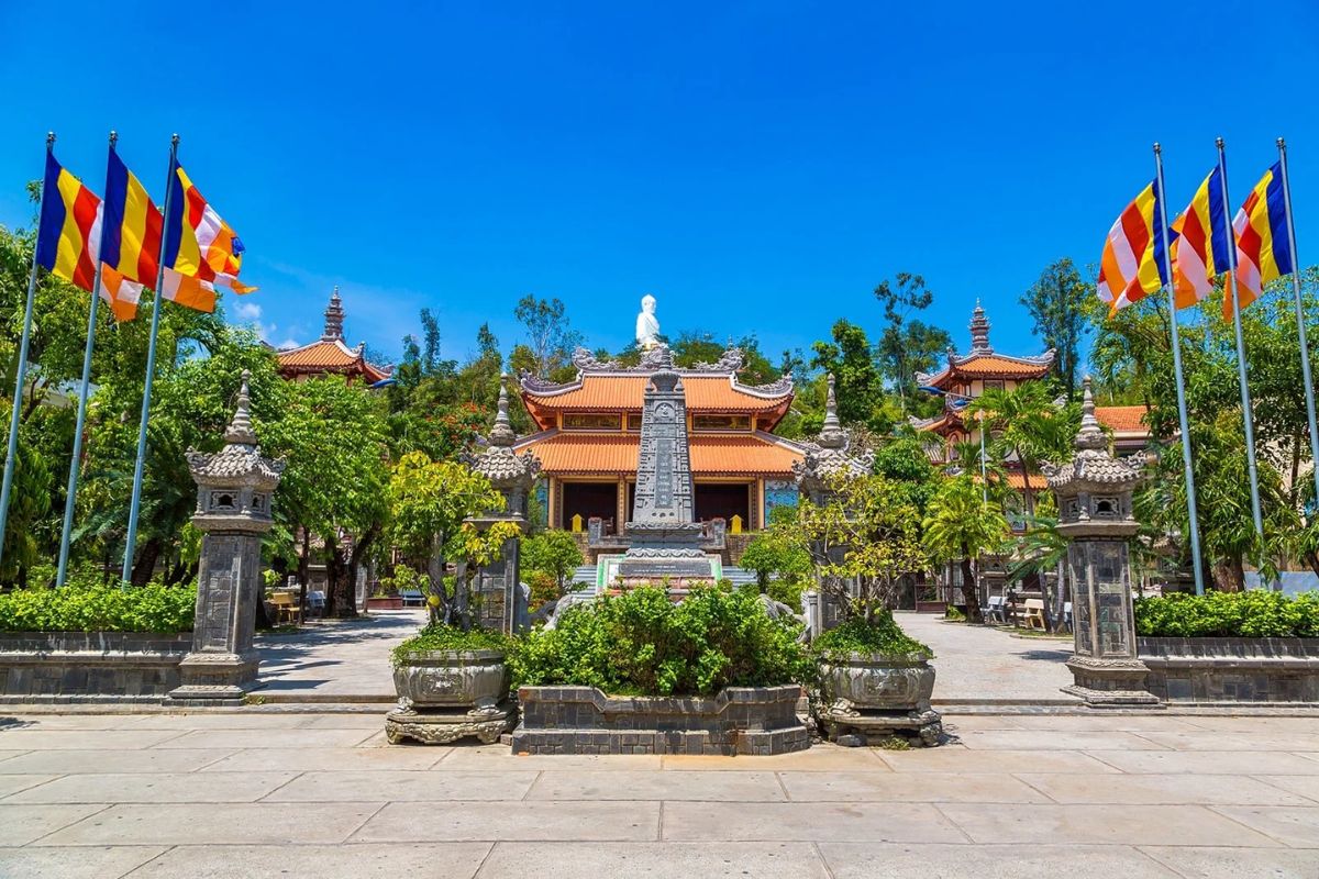 Long Son Pagoda near train station nha trang