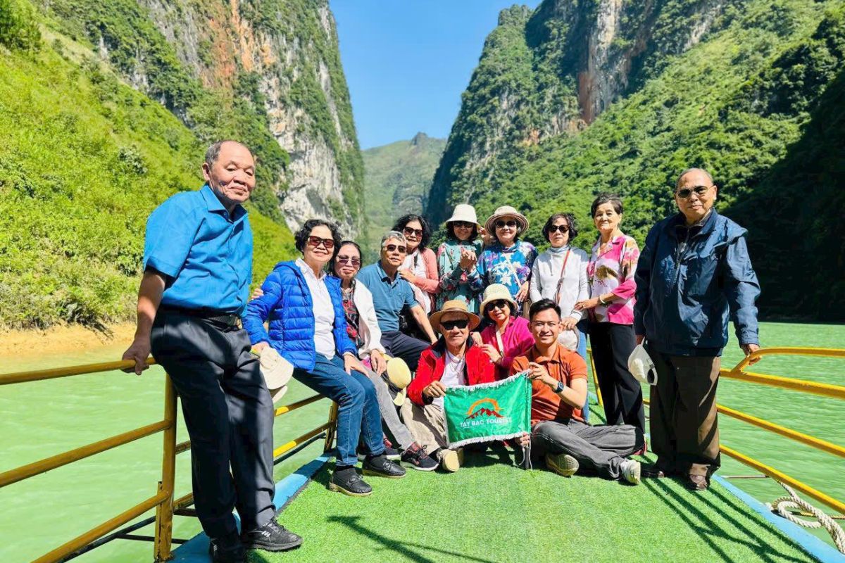 Tay Bac Travel