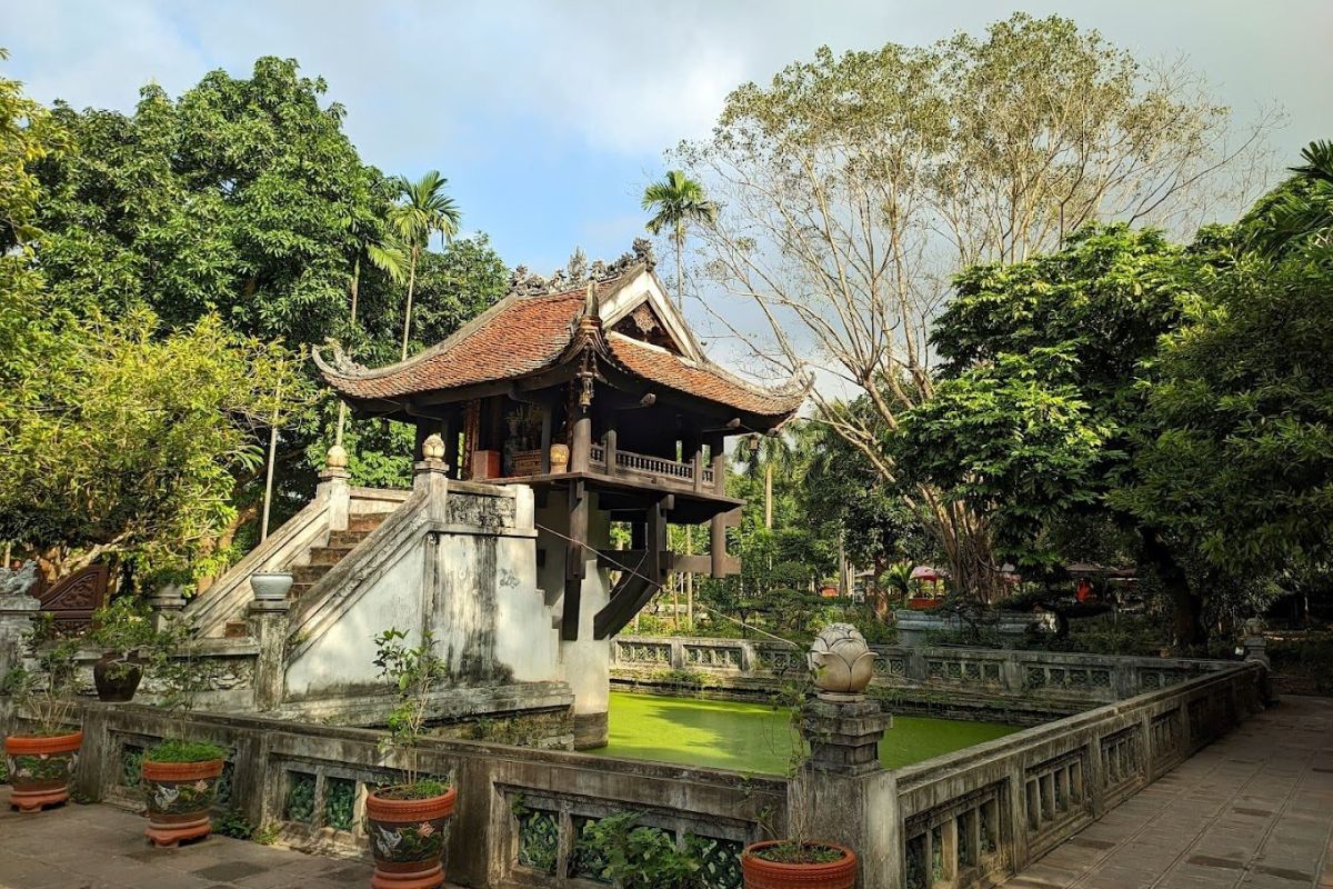 Old Quarter walk, Vietnam tour from Singapore
