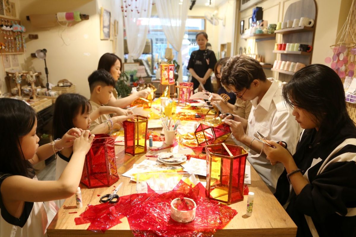 Join Lantern Making Class in Hoi An