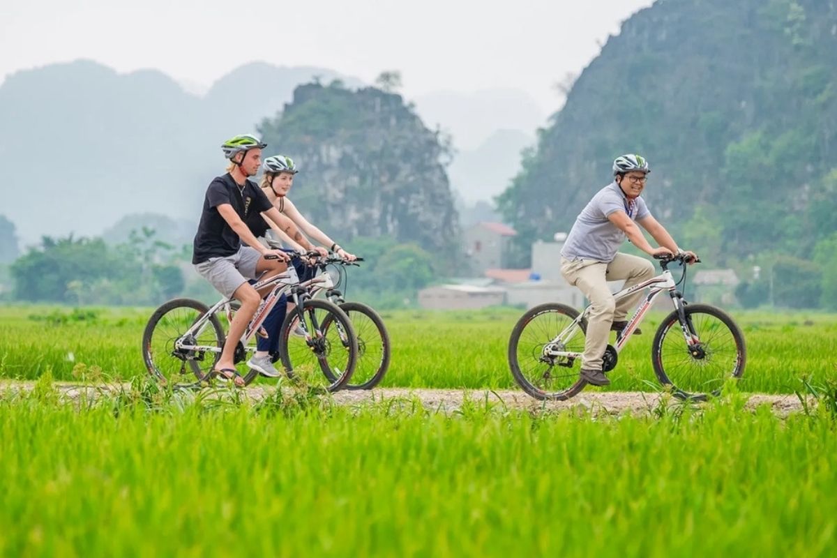 Vietnam Self-Guided Tour: Cycle Through Tam Coc Pagoda Countryside