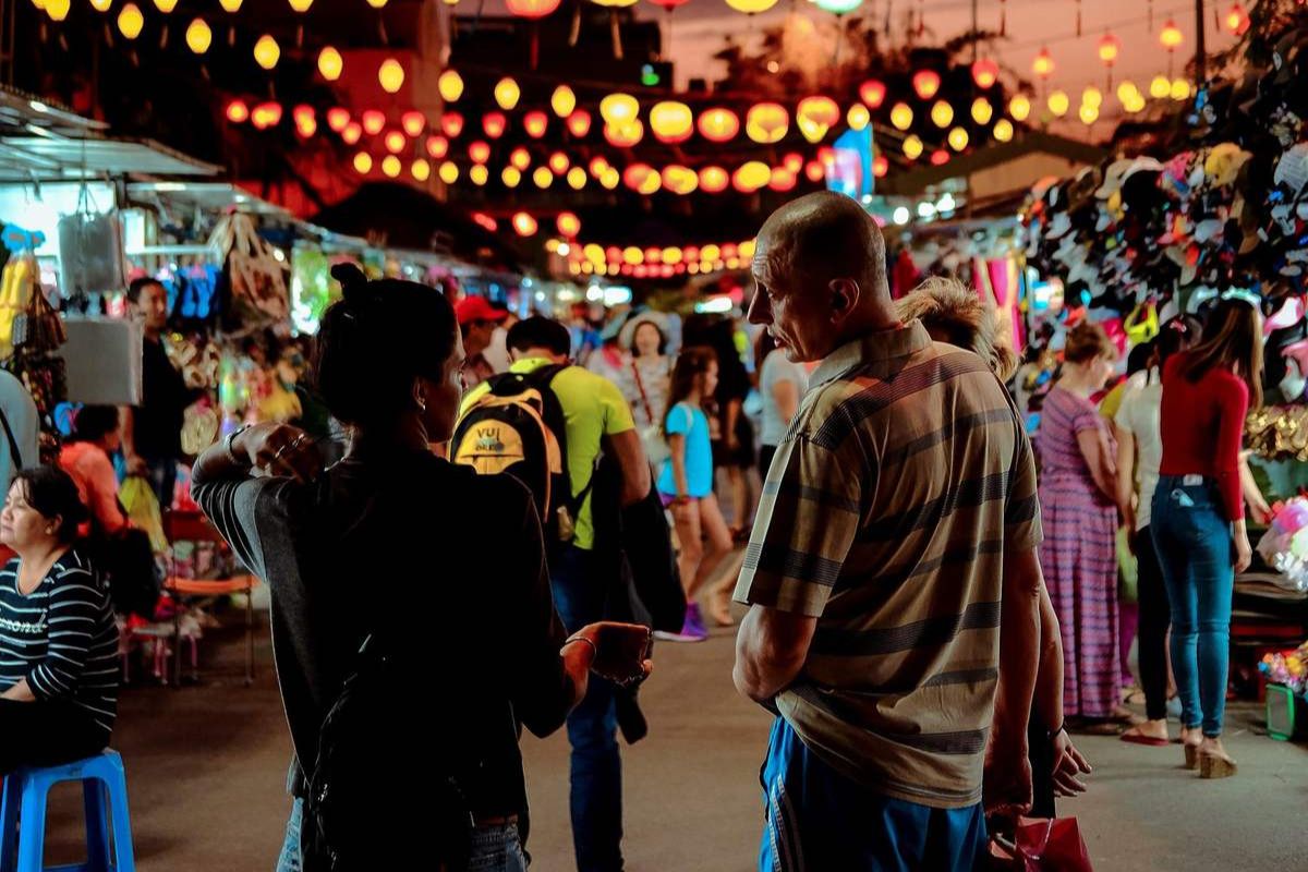Night Stroll along Tran Phu Street