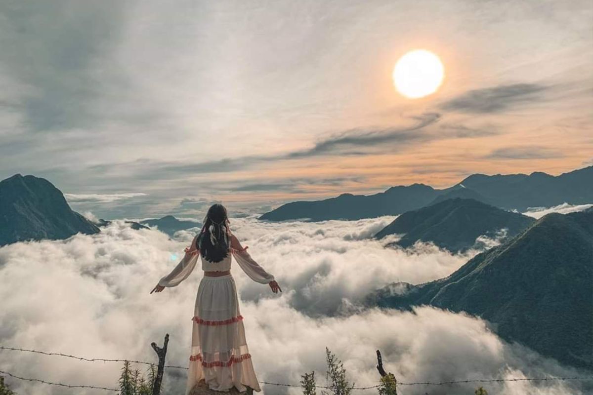 Cloud Hunting at O Quy Ho Pass