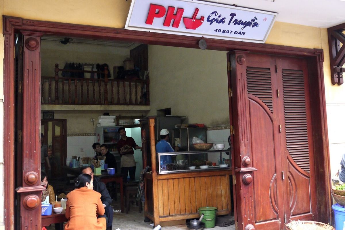 Pho Bat Dan is a must in 3-day Hanoi trip