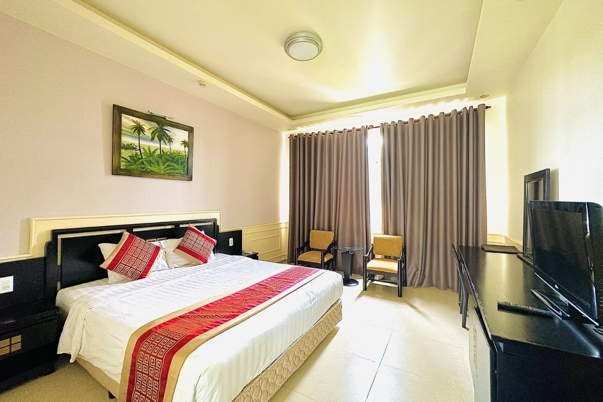 Where to stay? Viet Uc Hotel