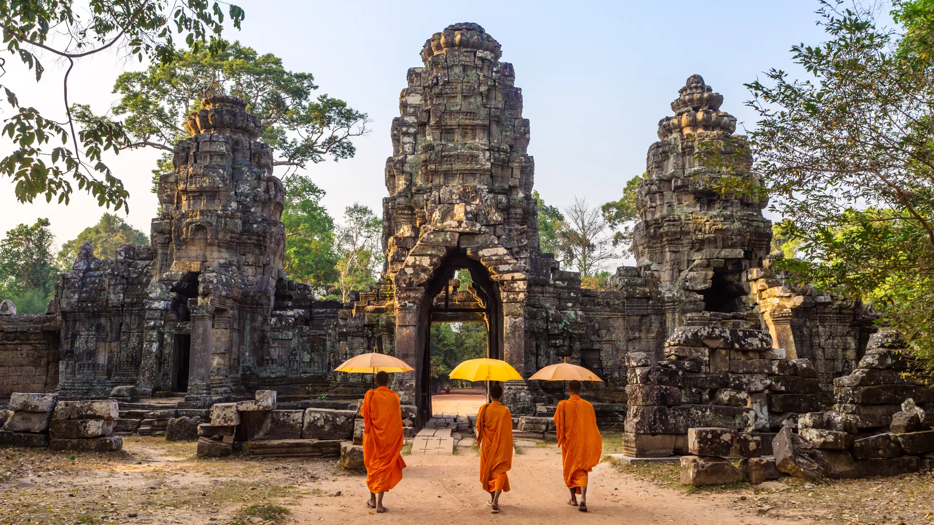 Angkor Wat in the morning & trekking