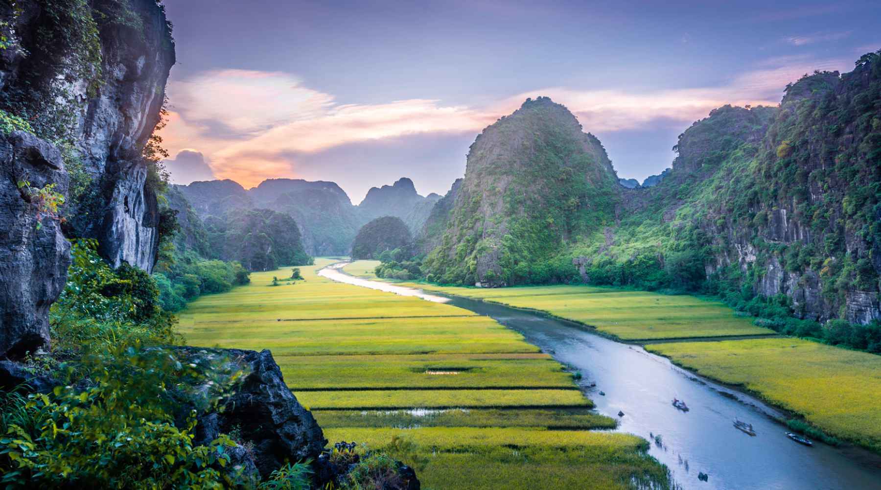 Experience the Awe-Inspiring Beauty of Ninh Binh ✨